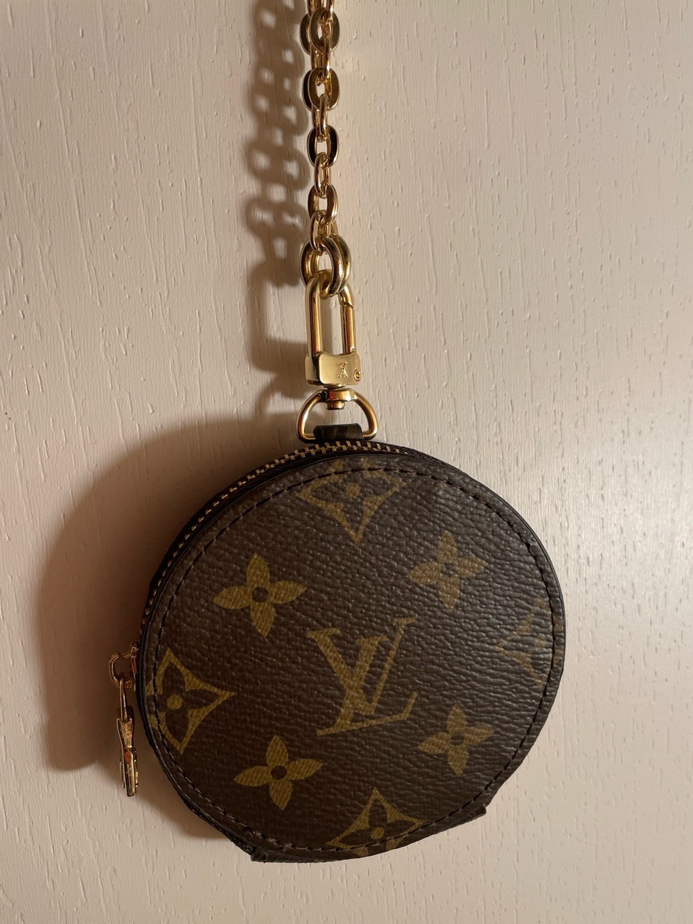 Louis Vuitton Brown Monogram Round Coin Pouch with Gold Chain - Picture 2 of 6
